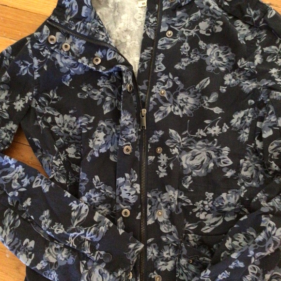 By Miami for Francescas EUC Floral denim jacket md - Picture 5 of 7